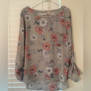 Medium Loft grey & floral 3/4 sleeve blouse
